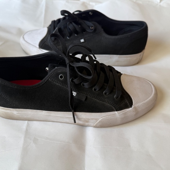 DC Black Suede Manual RT S- Men 10.5- This shoe is built to skate. - Picture 4 of 7